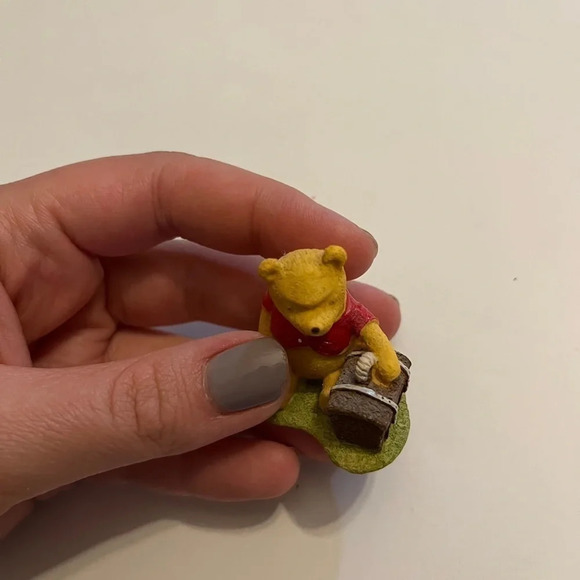 R & R Hill Disney Winnie The Pooh Hand Painted Figurine Picnic Basket Vintage - Picture 6 of 11